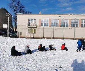Gry i zabawy ruchowe na śniegu
